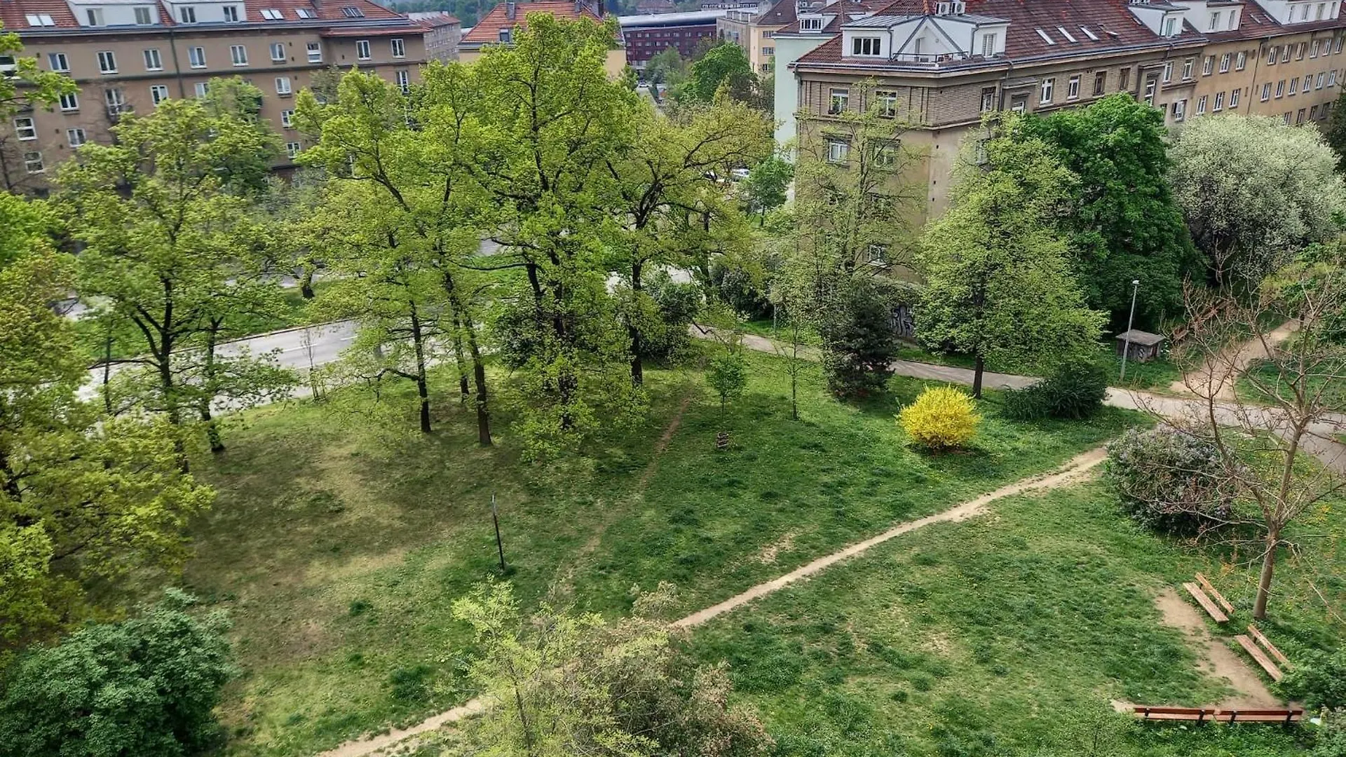 Stylovy A Slunny Byt S Umeleckym Nadechem V Blizkosti Centra Praga
